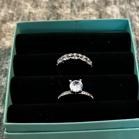 Size 7.5 Fashion Ring Set - Picture 7 of 8